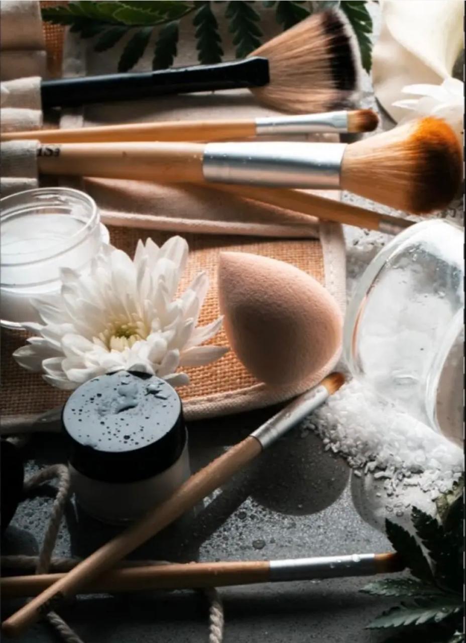 Pack of 10 professional Makeup brushes for Girls and women - Image 2